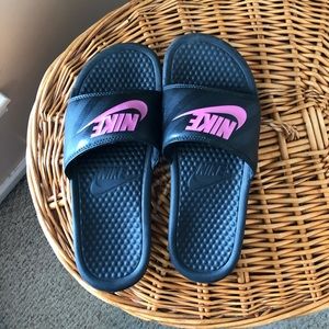 NWOT Women’s Nike Slides